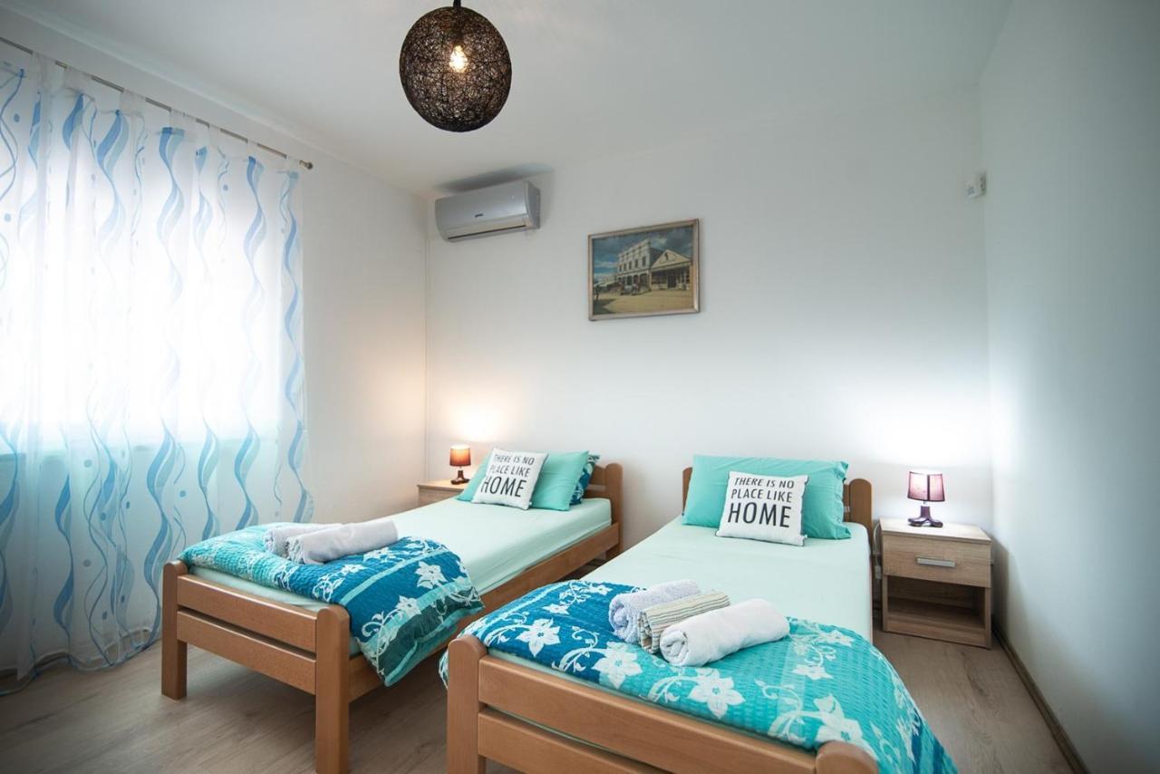 Holiday House Vlahovich Βίλα Tinjan Εξωτερικό φωτογραφία