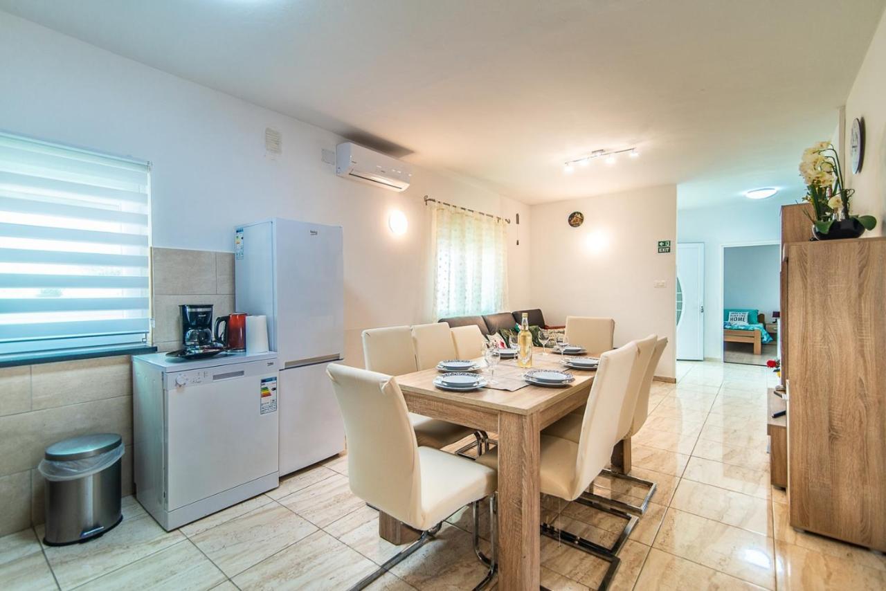 Holiday House Vlahovich Βίλα Tinjan Εξωτερικό φωτογραφία