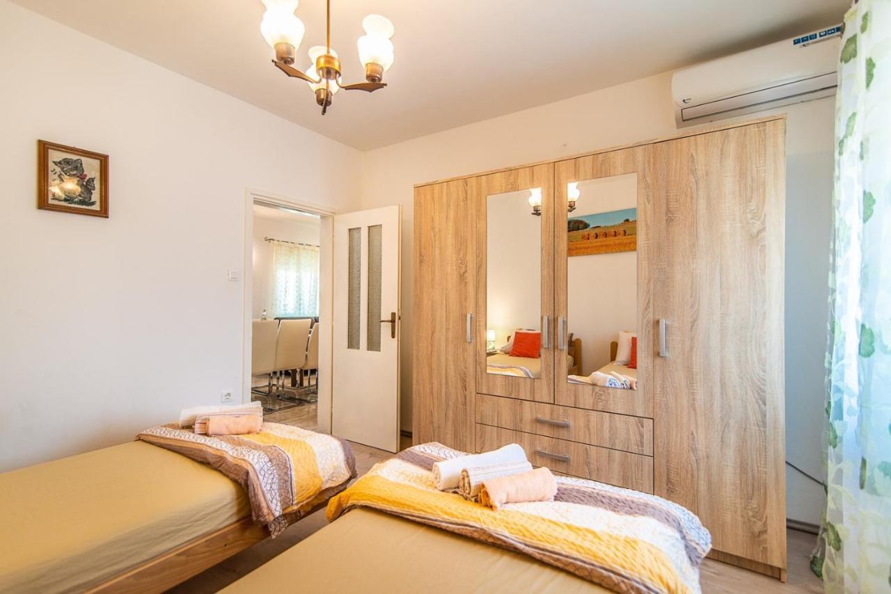 Holiday House Vlahovich Βίλα Tinjan Εξωτερικό φωτογραφία