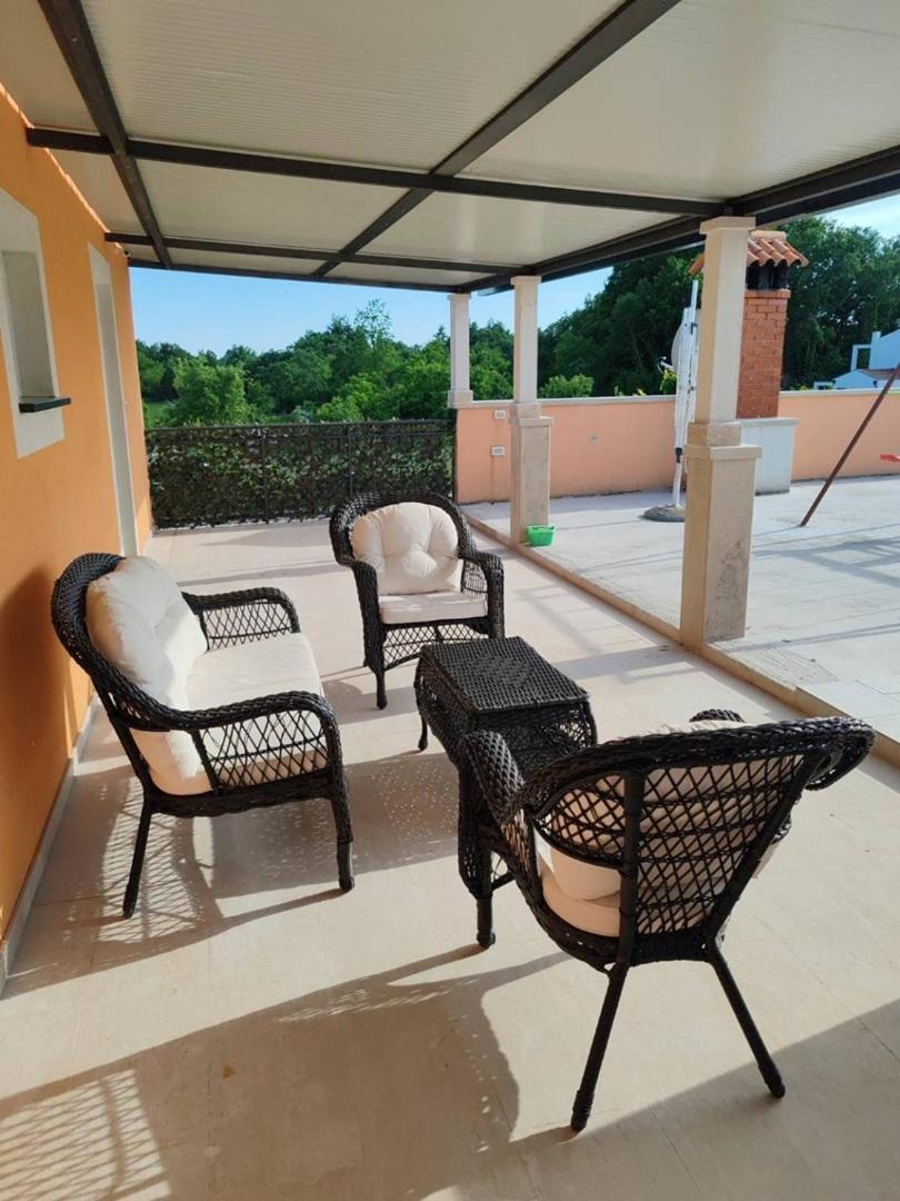 Holiday House Vlahovich Βίλα Tinjan Εξωτερικό φωτογραφία